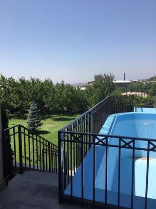 Виллы Cozy House In Yerevan City Center Ереван Вилла-1