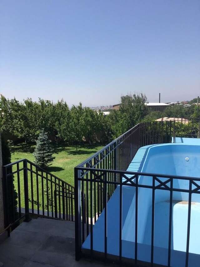 Виллы Cozy House In Yerevan City Center Ереван-4