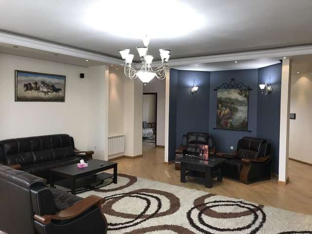 Виллы Cozy House In Yerevan City Center Ереван-35