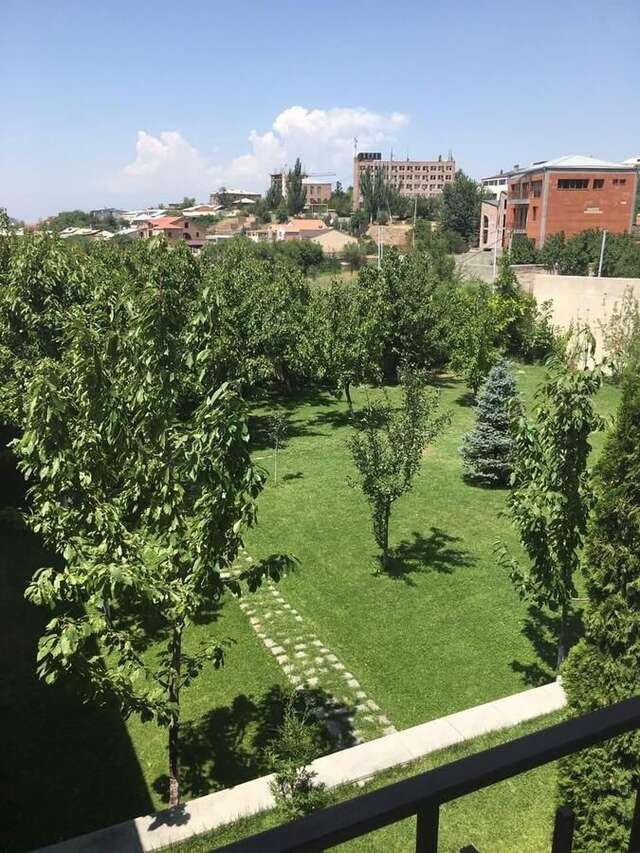 Виллы Cozy House In Yerevan City Center Ереван-7